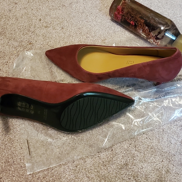 NWB DARK RED POINTED TOE STILLETTO - Picture 4 of 4